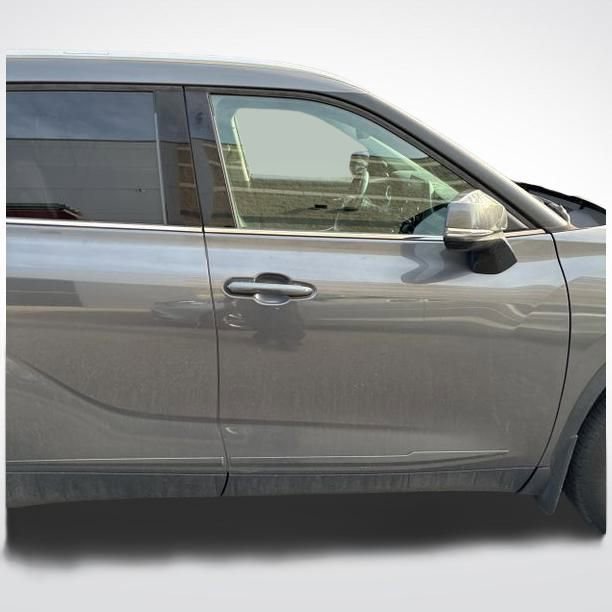 Used 2022 Toyota Highlander XLE image 3