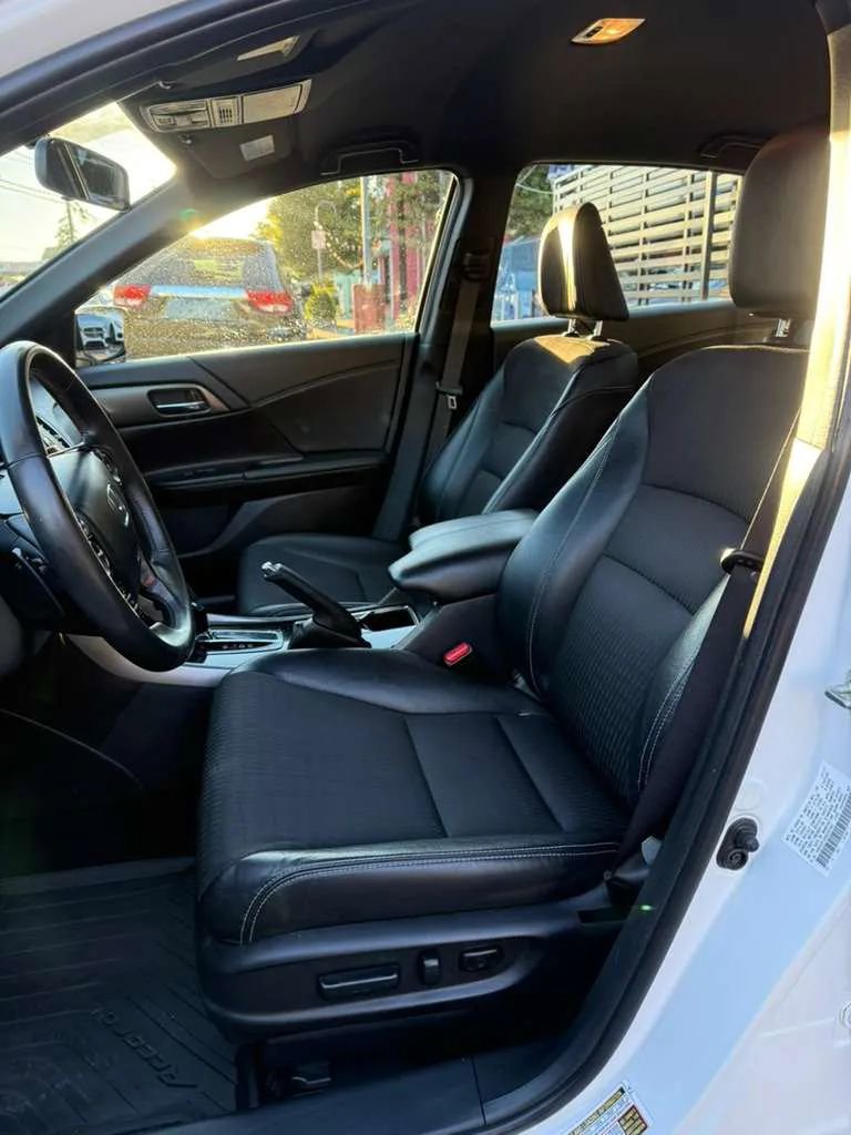 Used 2017 Honda Accord Sport image 7