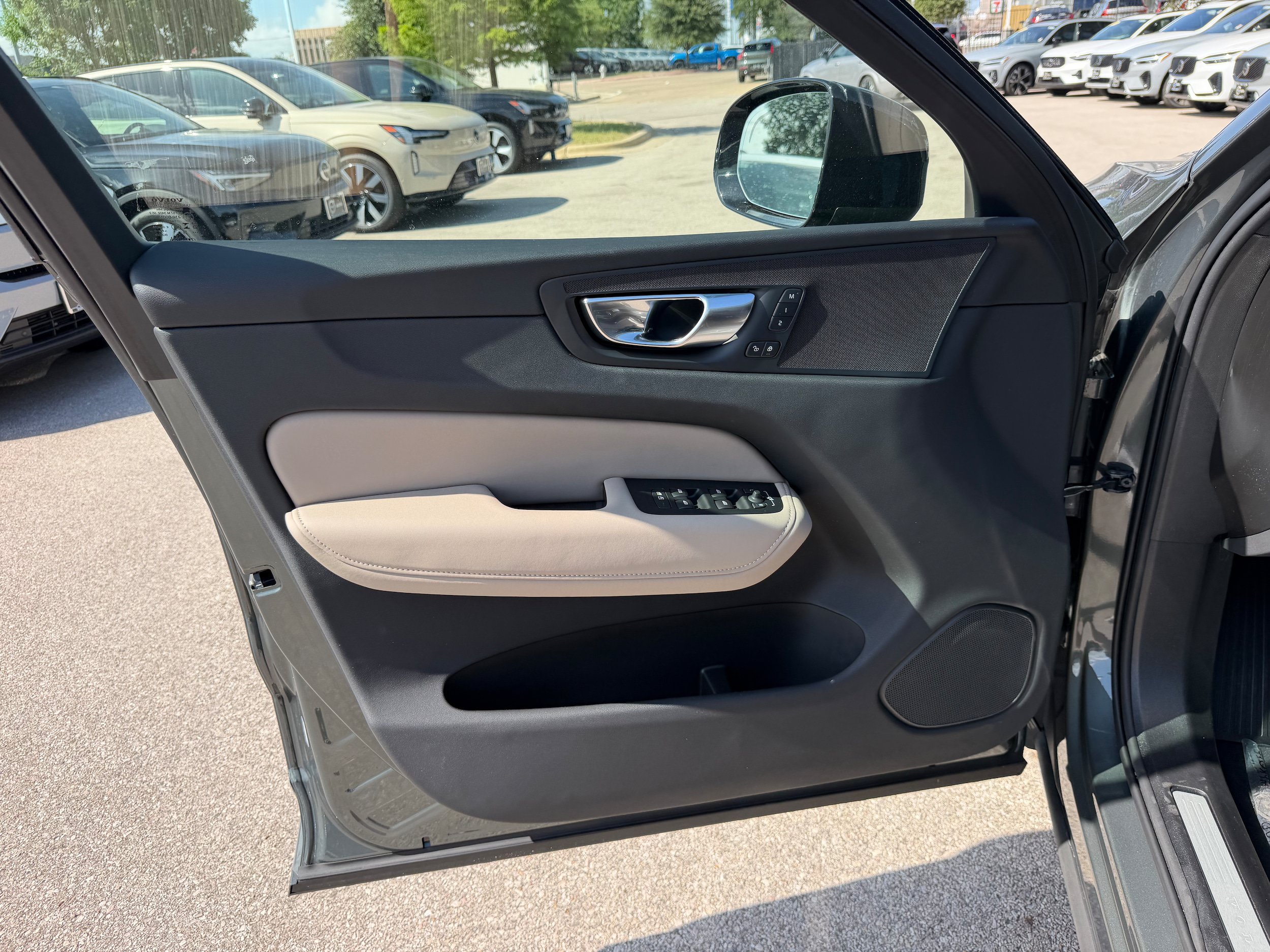 New 2026 Volvo XC60 T8 Plus w/ Climate Package AWD/4WD image 16