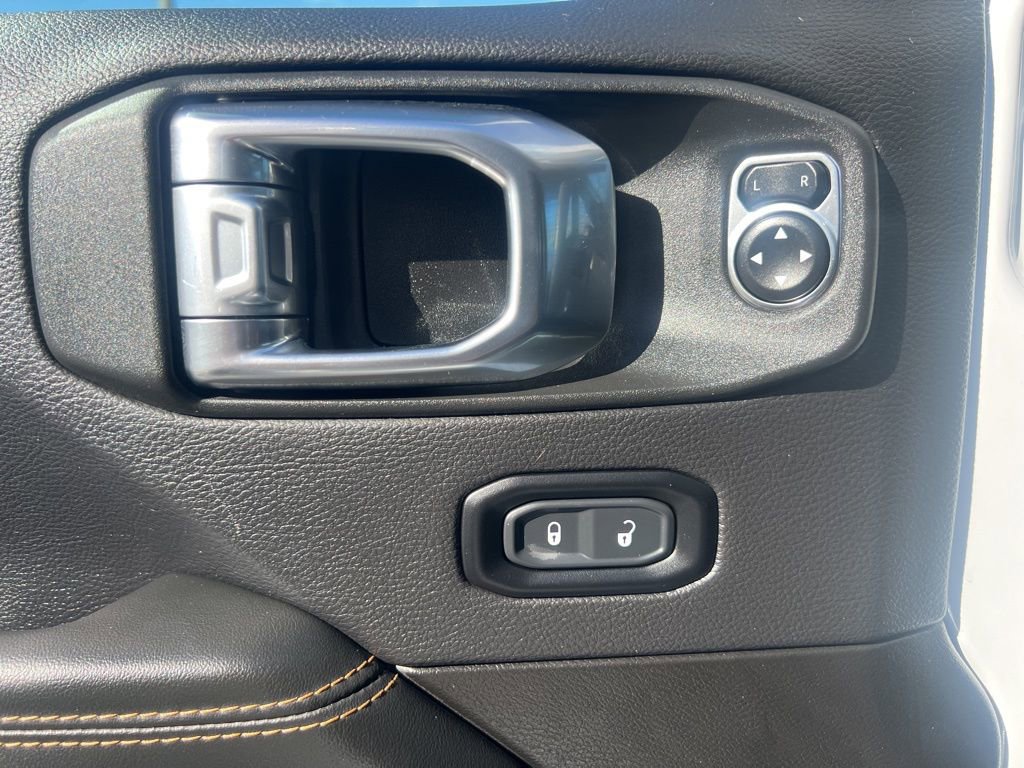 Used 2025 Jeep Wrangler Unlimited Sahara AWD/4WD image 27