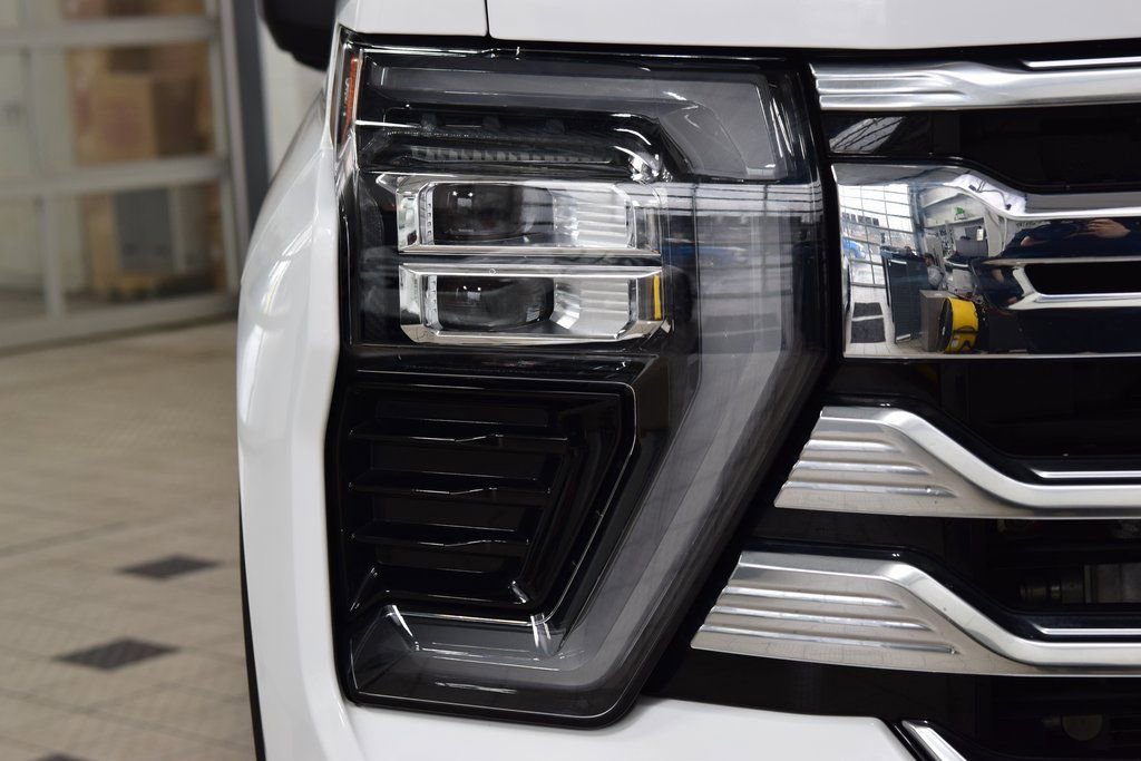 Used 2024 Chevrolet Silverado 3500 High Country w/ Technology Package AWD/4WD image 12