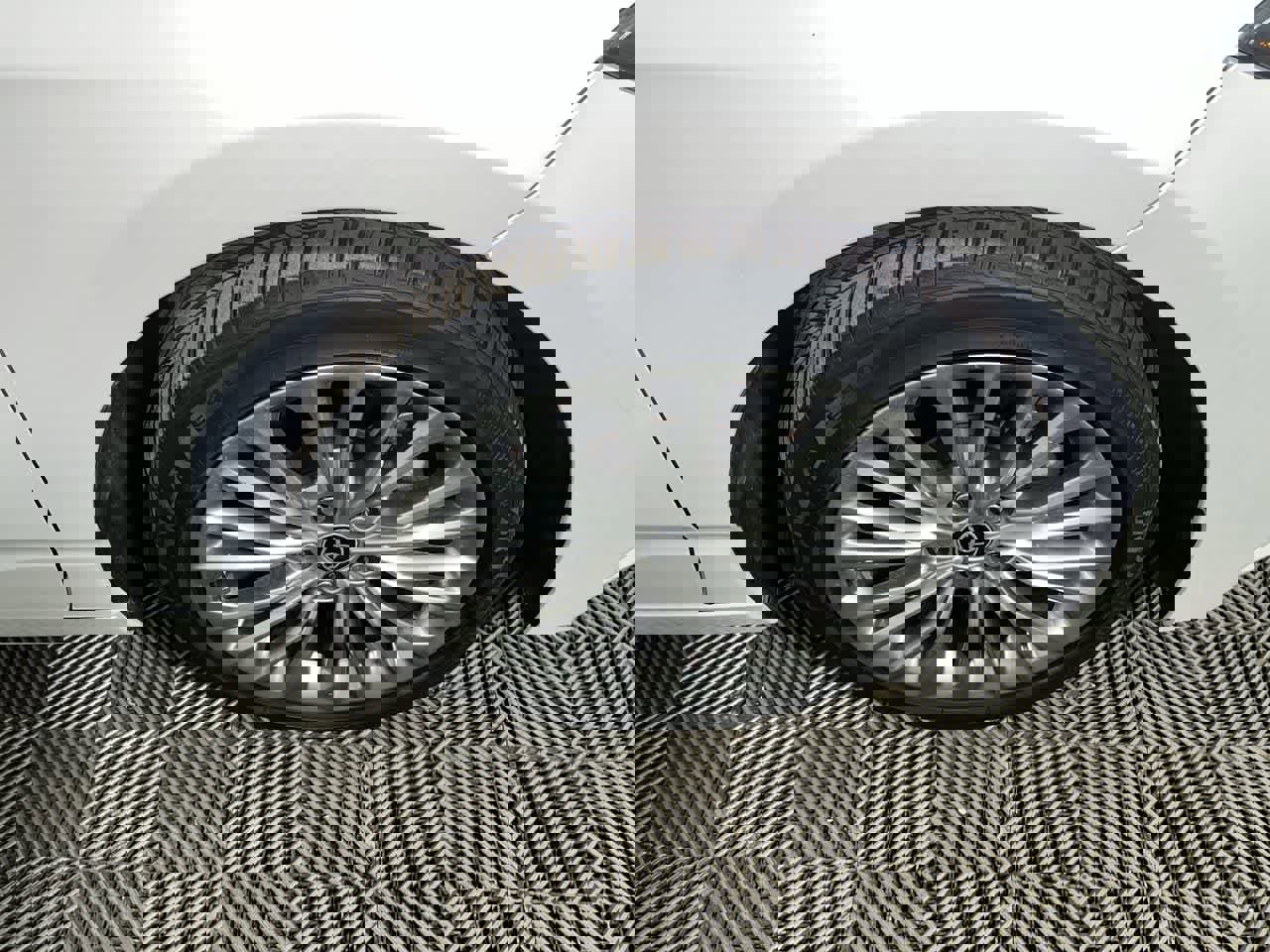 Used 2022 Toyota Avalon Limited w/ Advanced Safety Package image 10