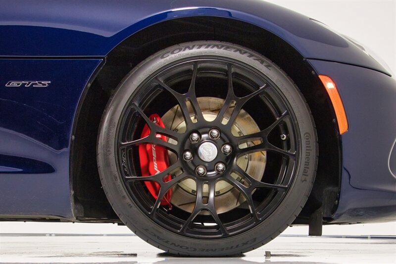 Used 2014 SRT Viper GTS w/ GTS Laguna Interior Package RWD image 17