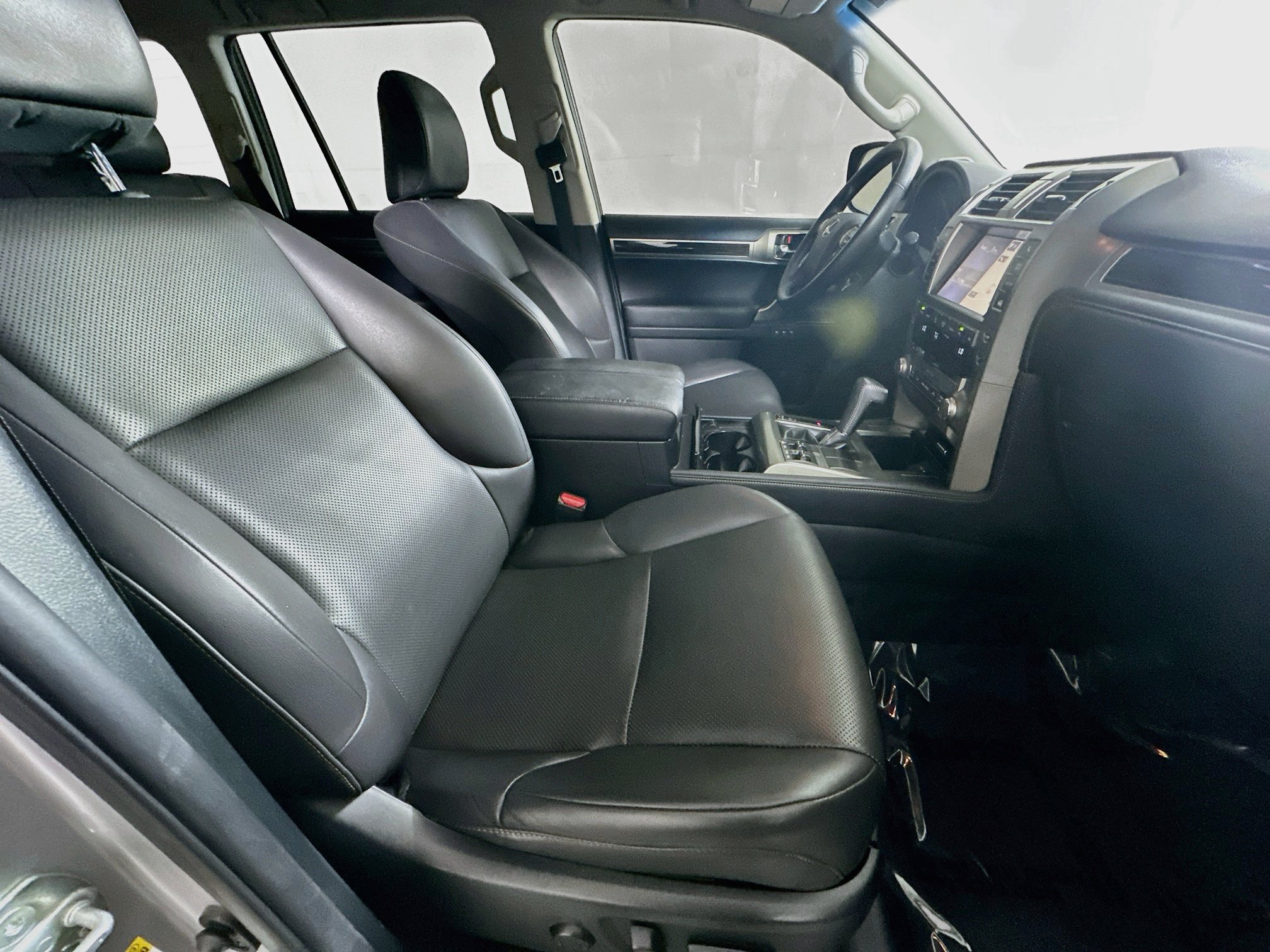 Used 2016 Lexus GX 460 w/ Navigation Package AWD/4WD image 28