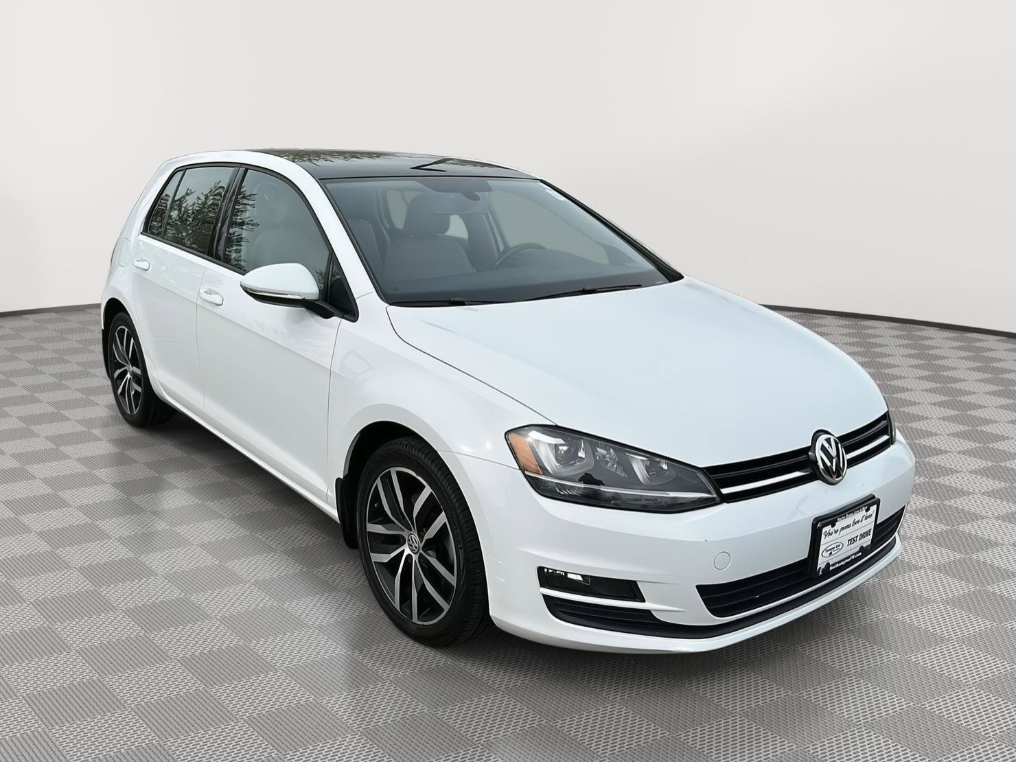 Used 2015 Volkswagen Golf SE FWD image 3