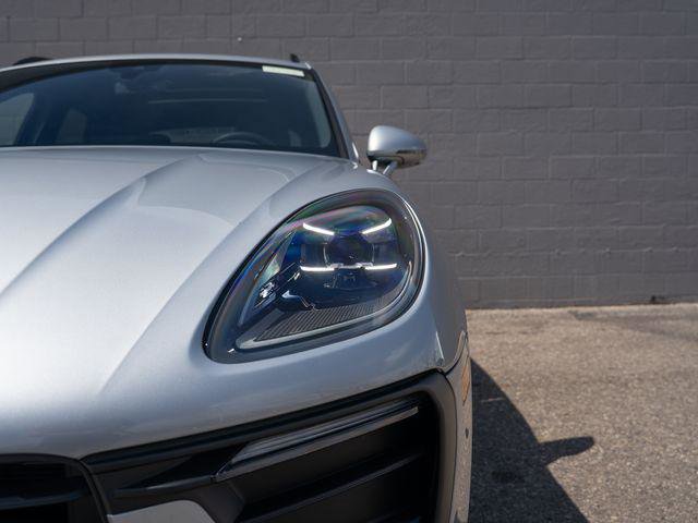 Certified 2026 Porsche Macan AWD/4WD image 11