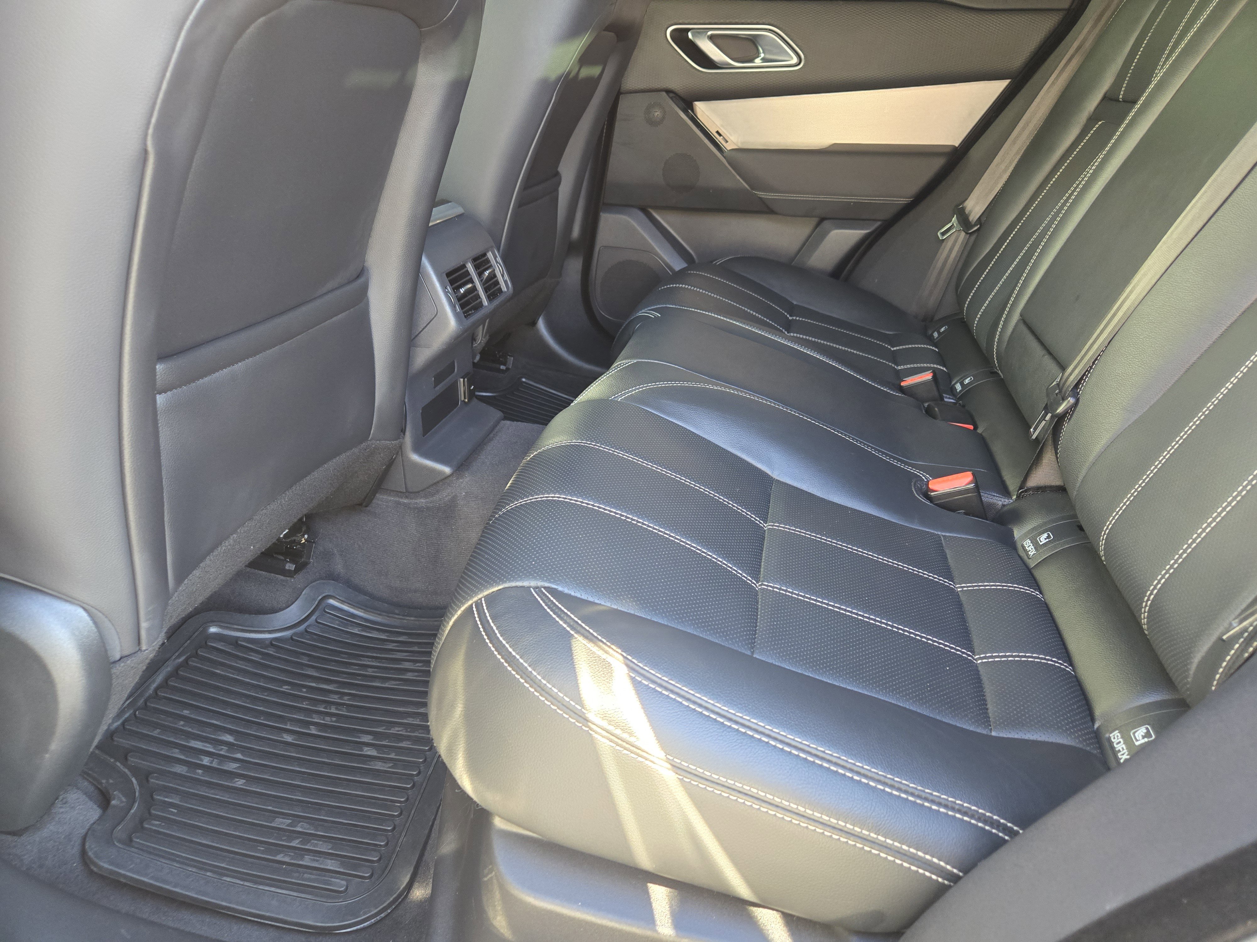 Used 2023 Land Rover Range Rover Velar R-Dynamic S image 33