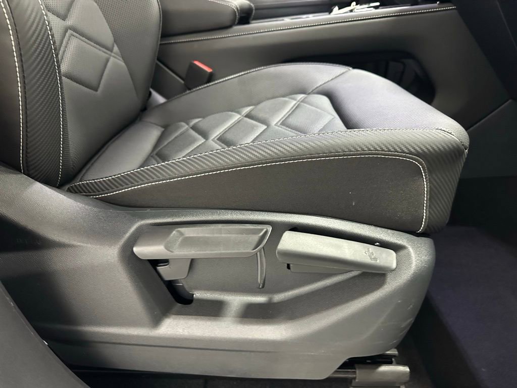 Used 2025 Volkswagen Atlas Cross Sport SE image 57