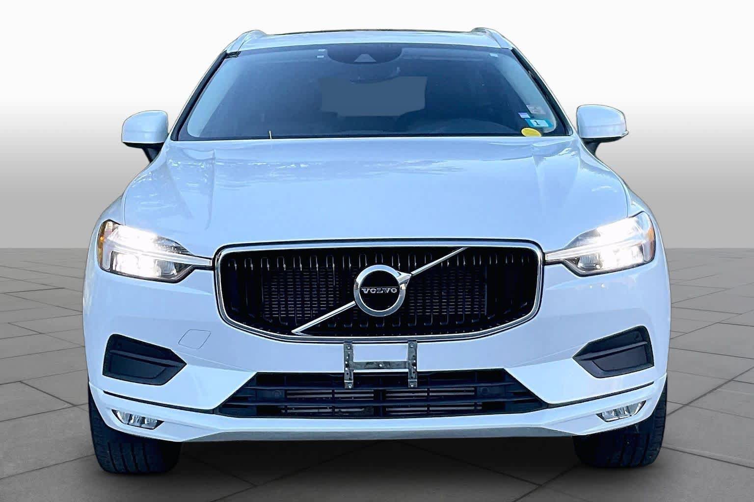 Used 2021 Volvo XC60 T5 Momentum w/ Premium Package AWD/4WD image 3