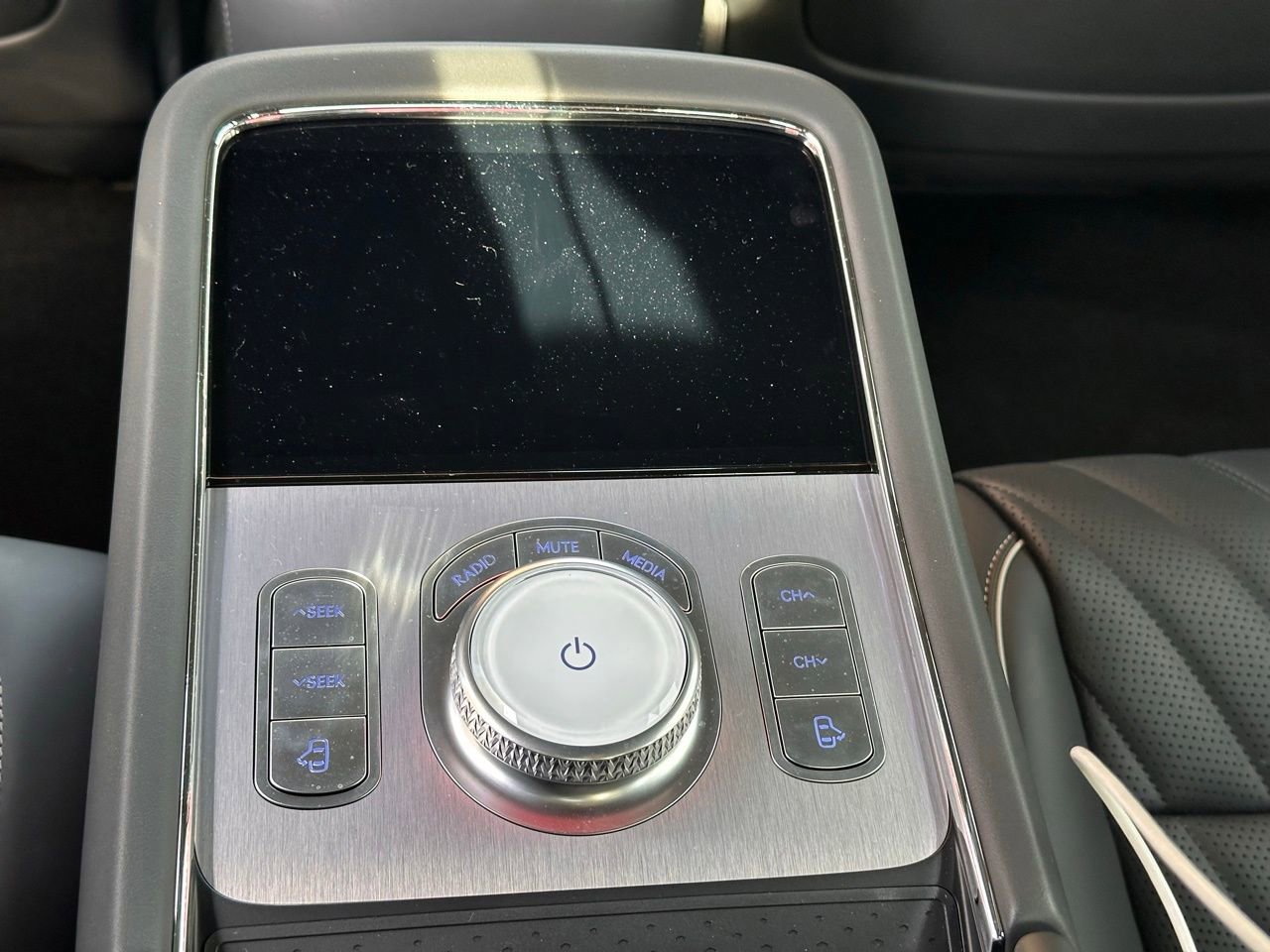 Used 2025 Genesis G90 3.5T image 16