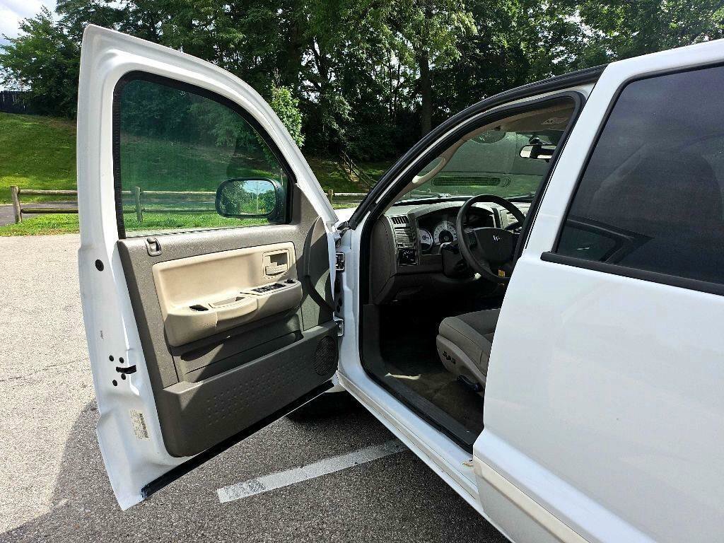 Used 2005 Dodge Dakota SLT w/ Trailer Tow Group image 9