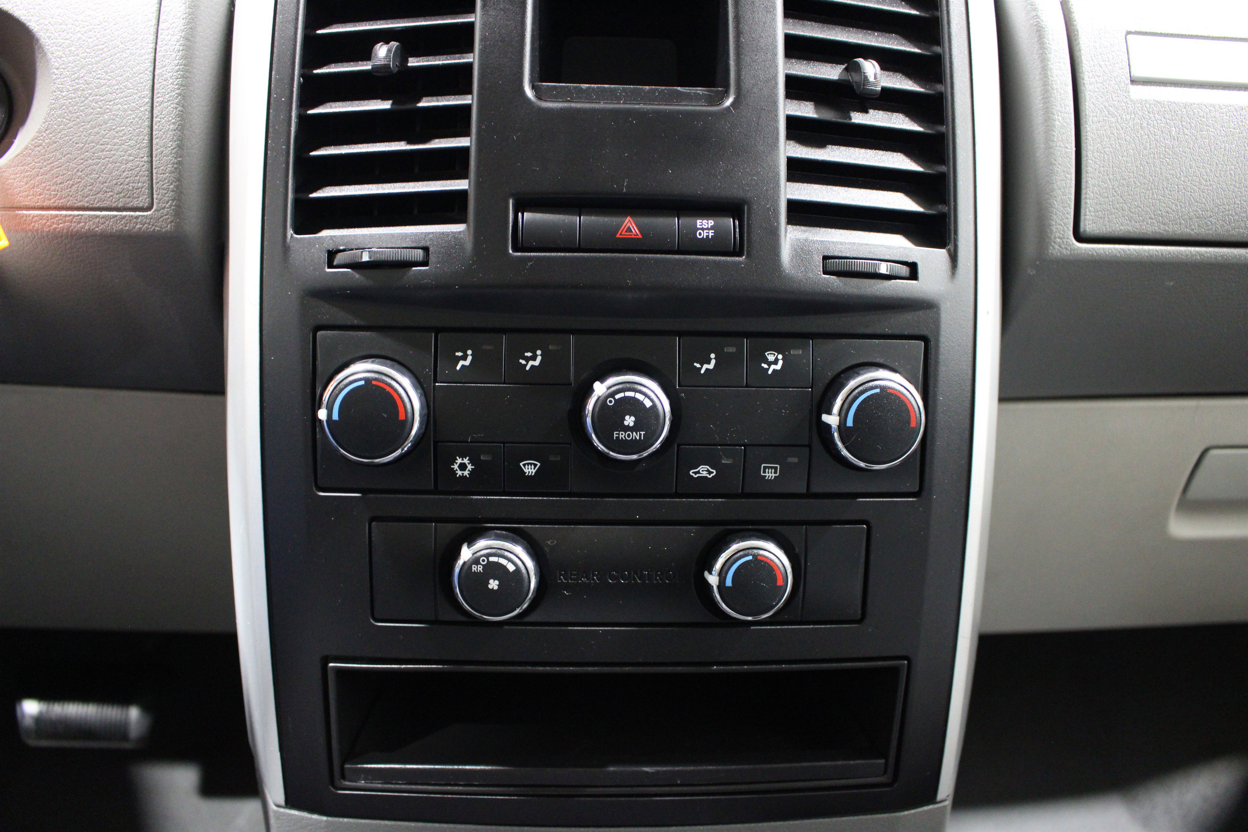 Used 2010 Dodge Grand Caravan SE FWD image 12
