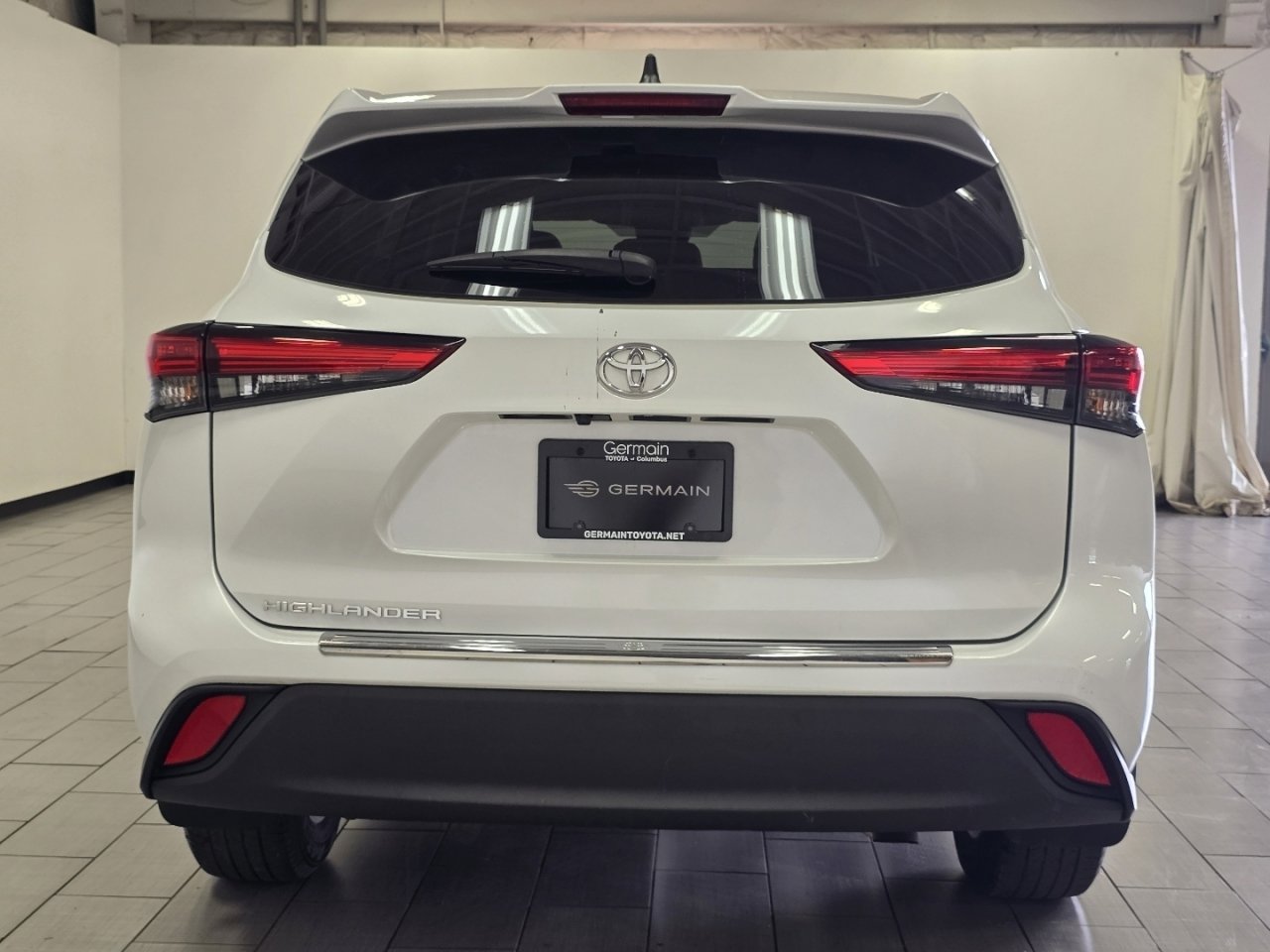 Used 2023 Toyota Highlander L FWD image 13