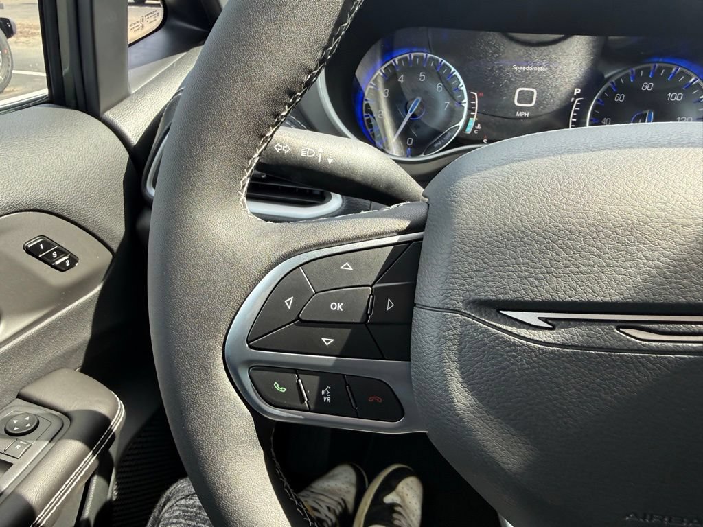 New 2027 Chrysler Pacifica Select FWD image 18