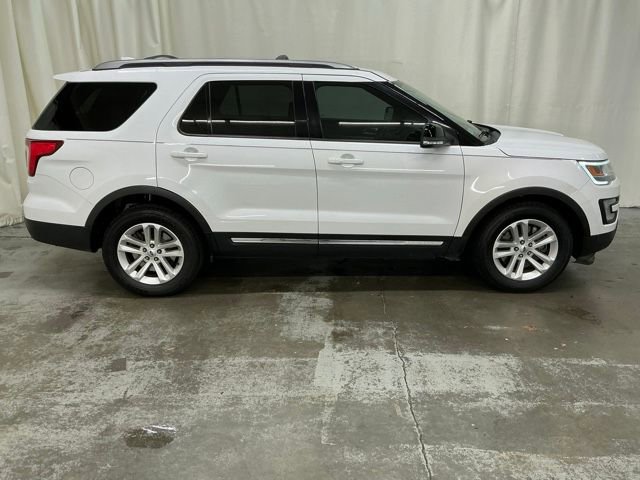 Used 2017 Ford Explorer XLT FWD image 2
