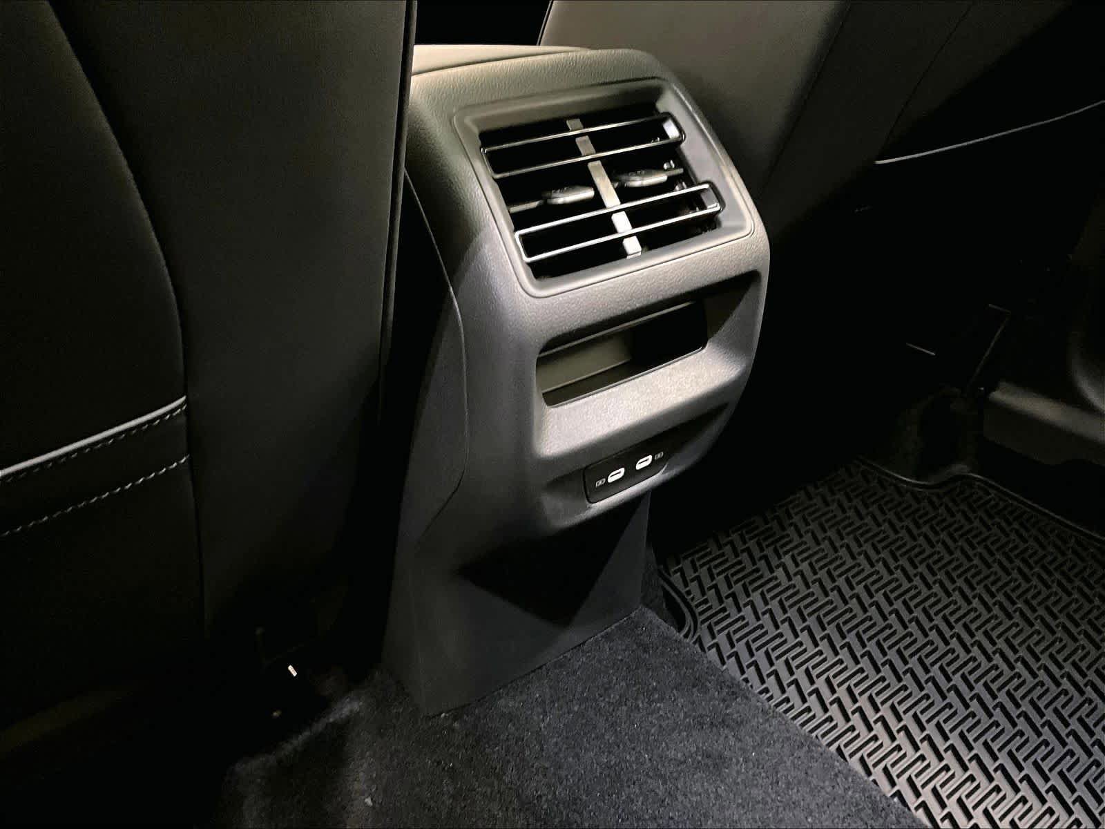 New 2026 Volkswagen Tiguan SE R-Line AWD/4WD image 16
