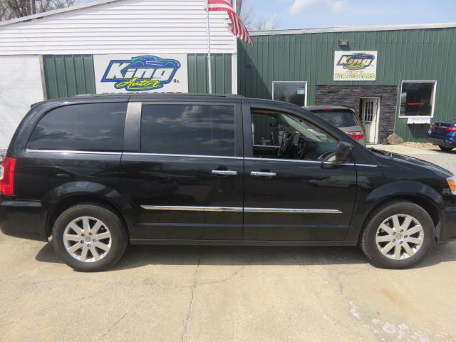 Used 2015 Chrysler Town & Country Touring w/ Driver Convenience Group FWD image 8