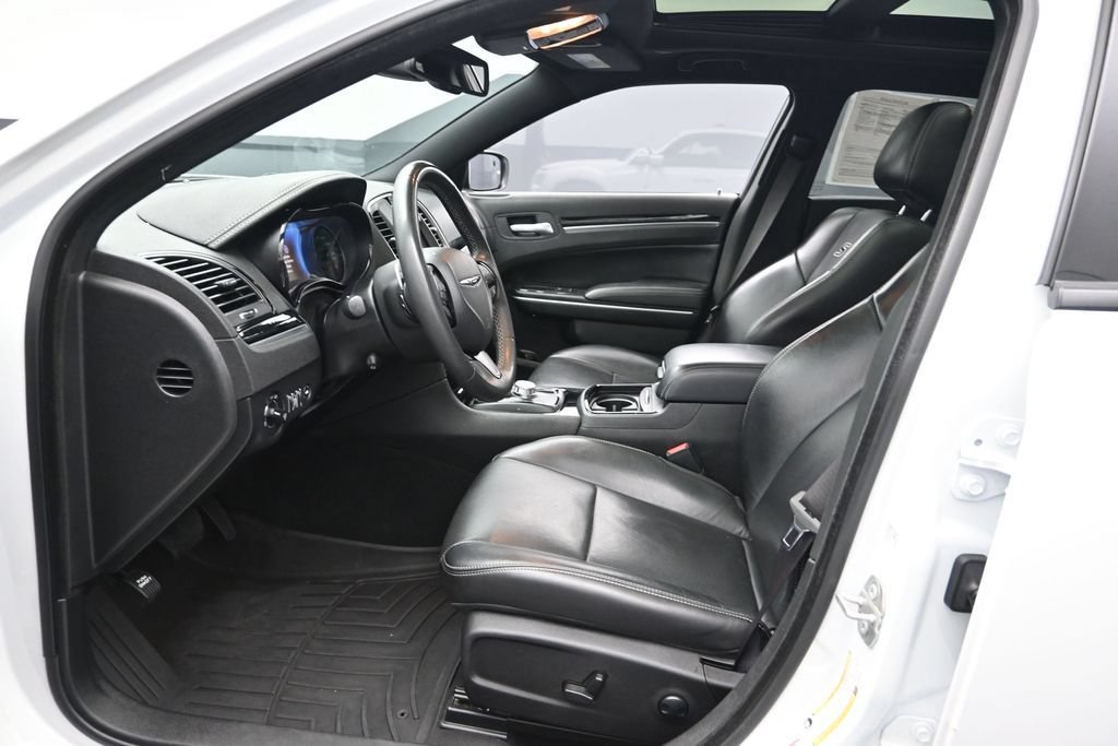Used 2023 Chrysler 300 S w/ Comfort Group RWD image 12