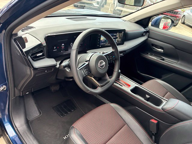 Used 2025 Nissan Kicks SR AWD/4WD image 18