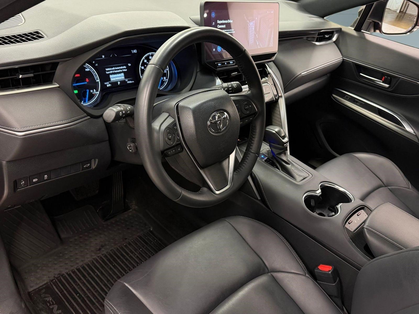 Used 2024 Toyota Venza Nightshade image 3