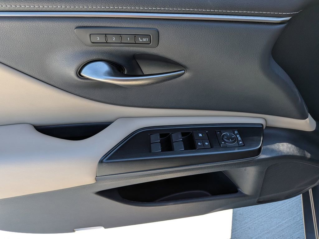 Used 2020 Lexus ES 350 w/ Premium Package image 11