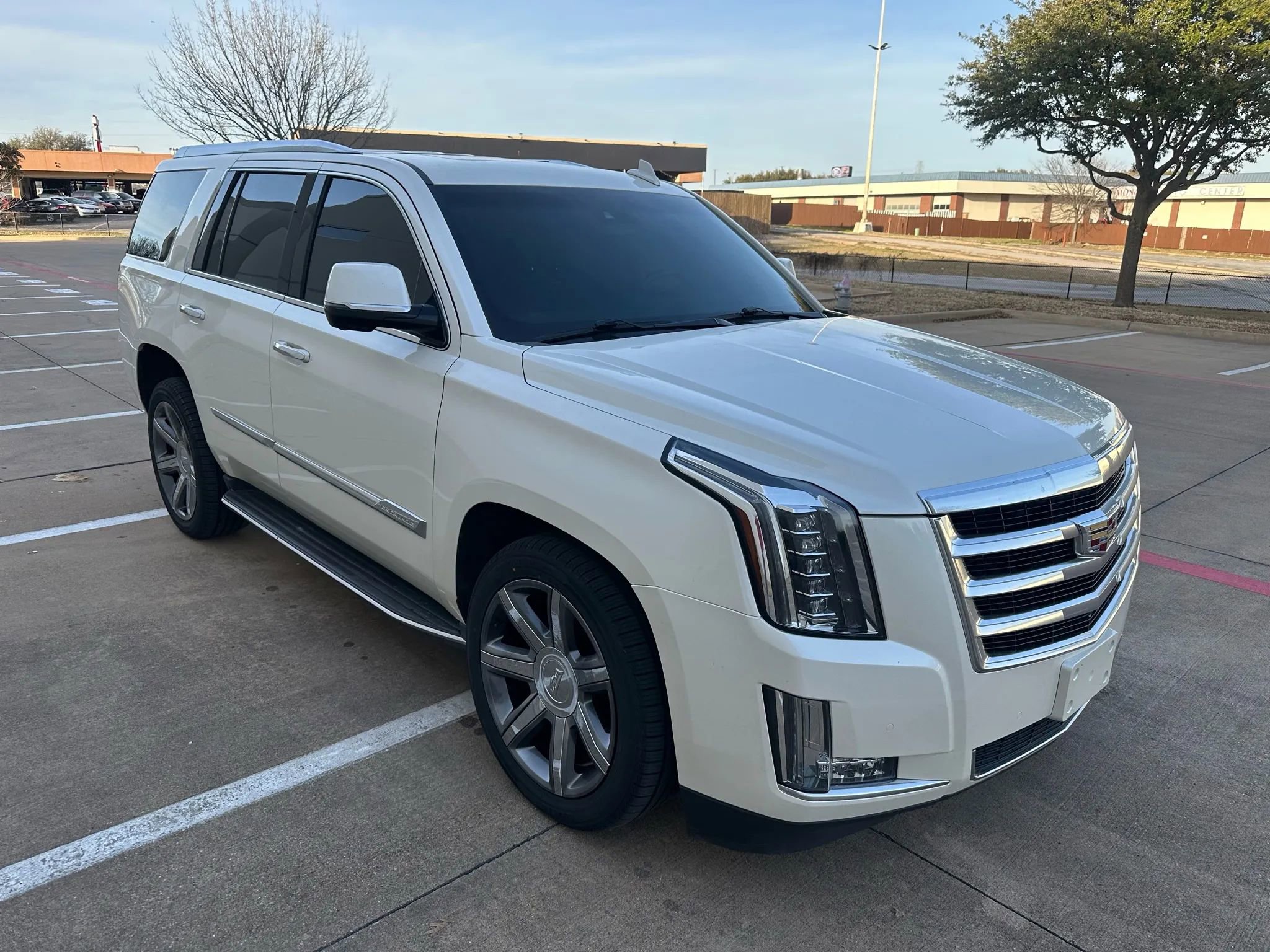 Used 2015 Cadillac Escalade Luxury AWD/4WD image 7