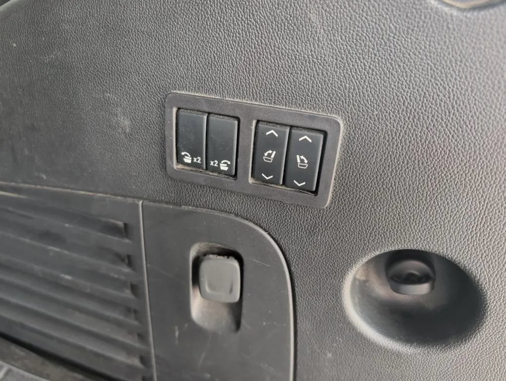 Used 2019 GMC Yukon SLT AWD/4WD image 9