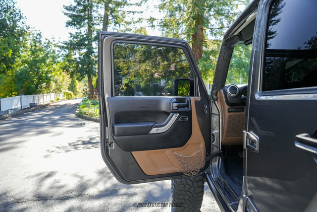 Used 2016 Jeep Wrangler Unlimited Rubicon w/ Connectivity Group image 24