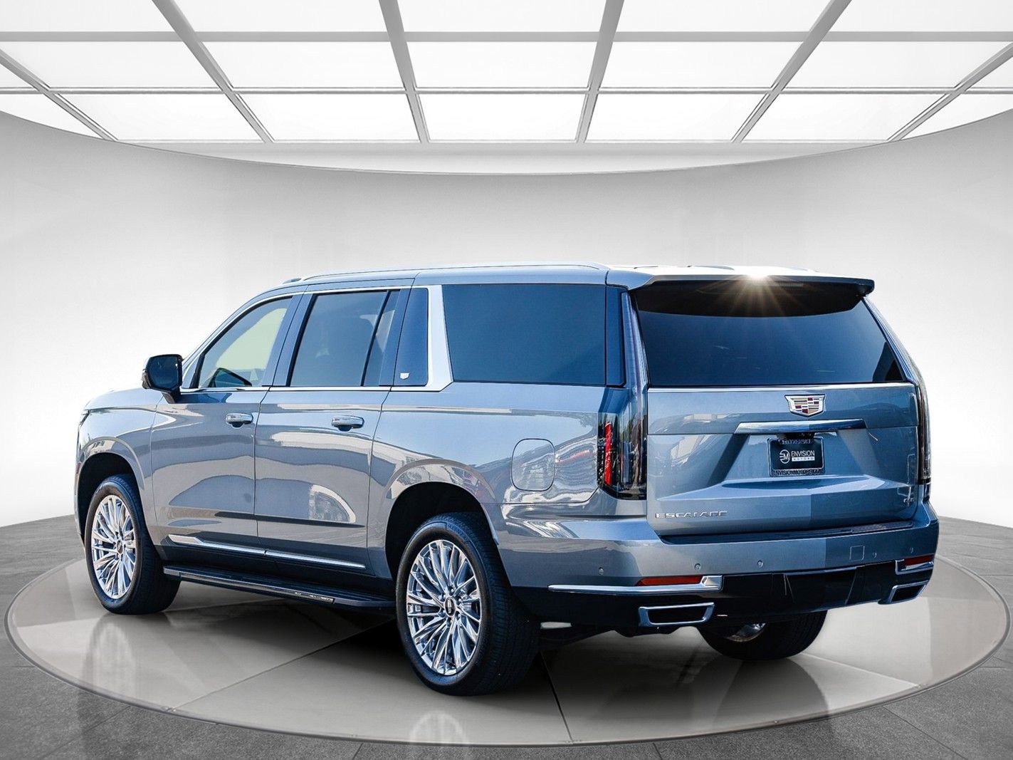 Used 2025 Cadillac Escalade ESV Premium Luxury w/ LPO, Floor Liner Package AWD/4WD image 2