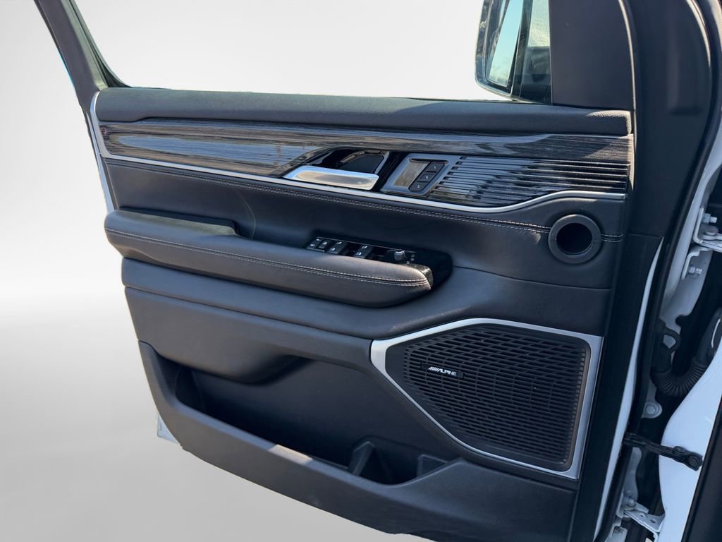 Used 2022 Jeep Wagoneer Series III w/ Flexible Seating Group image 17