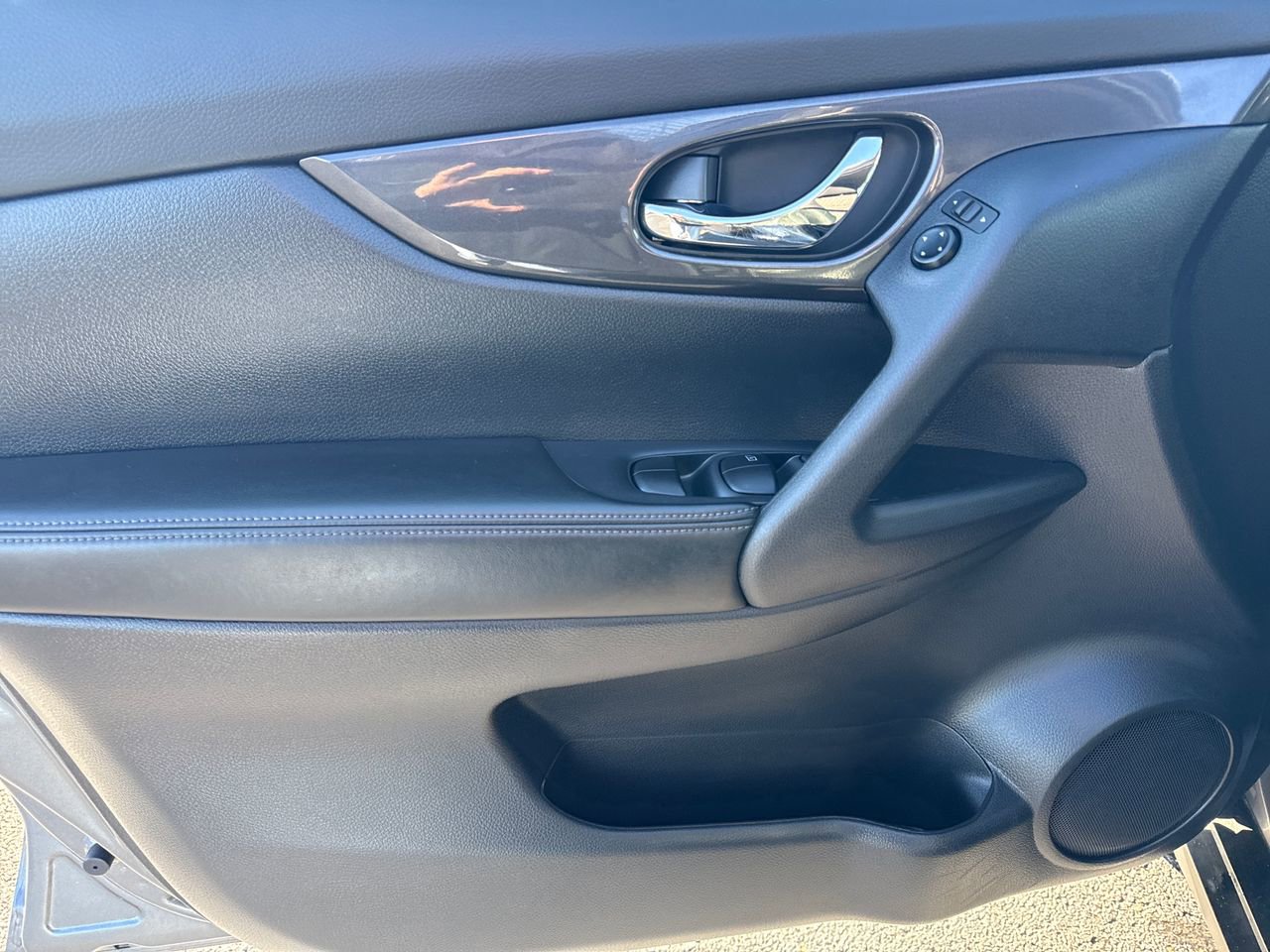 Used 2020 Nissan Rogue SL image 14