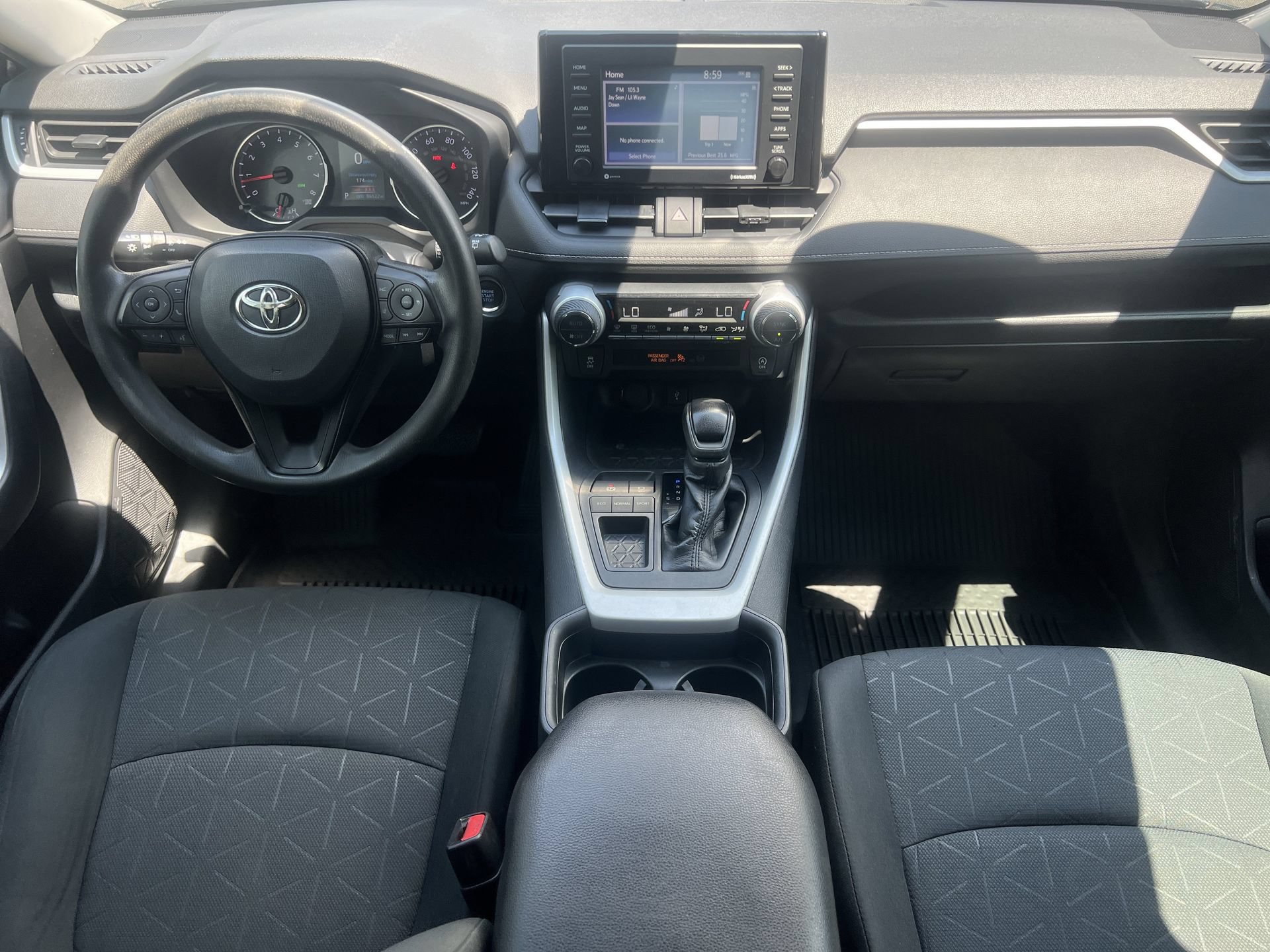 Used 2020 Toyota RAV4 XLE FWD image 2