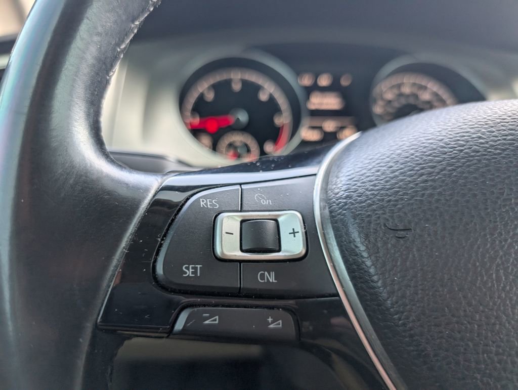 Used 2015 Volkswagen Golf TDI S image 15