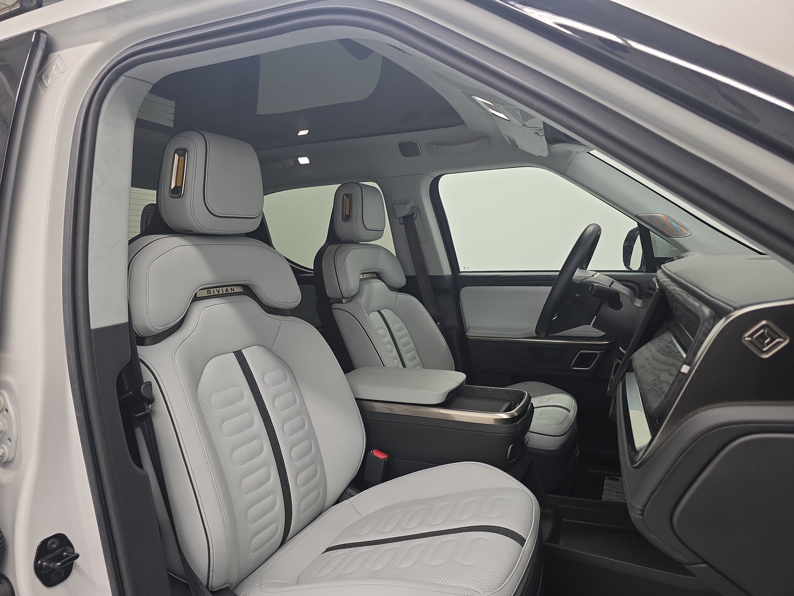 Used 2023 Rivian R1T Adventure AWD/4WD image 23
