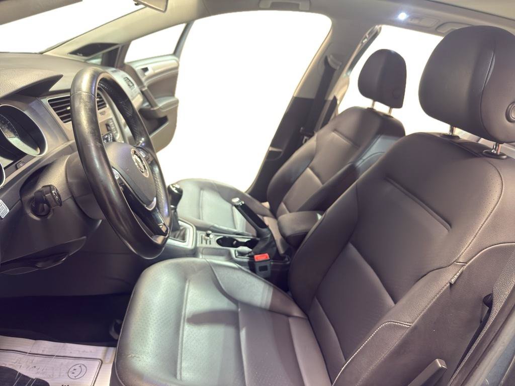 Used 2015 Volkswagen Golf TDI SE FWD image 16