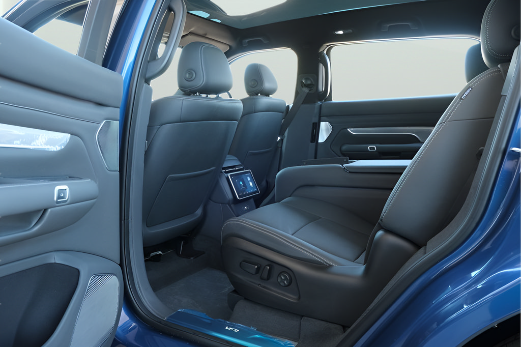 New 2024 VinFast VF 9 Plus AWD/4WD image 12