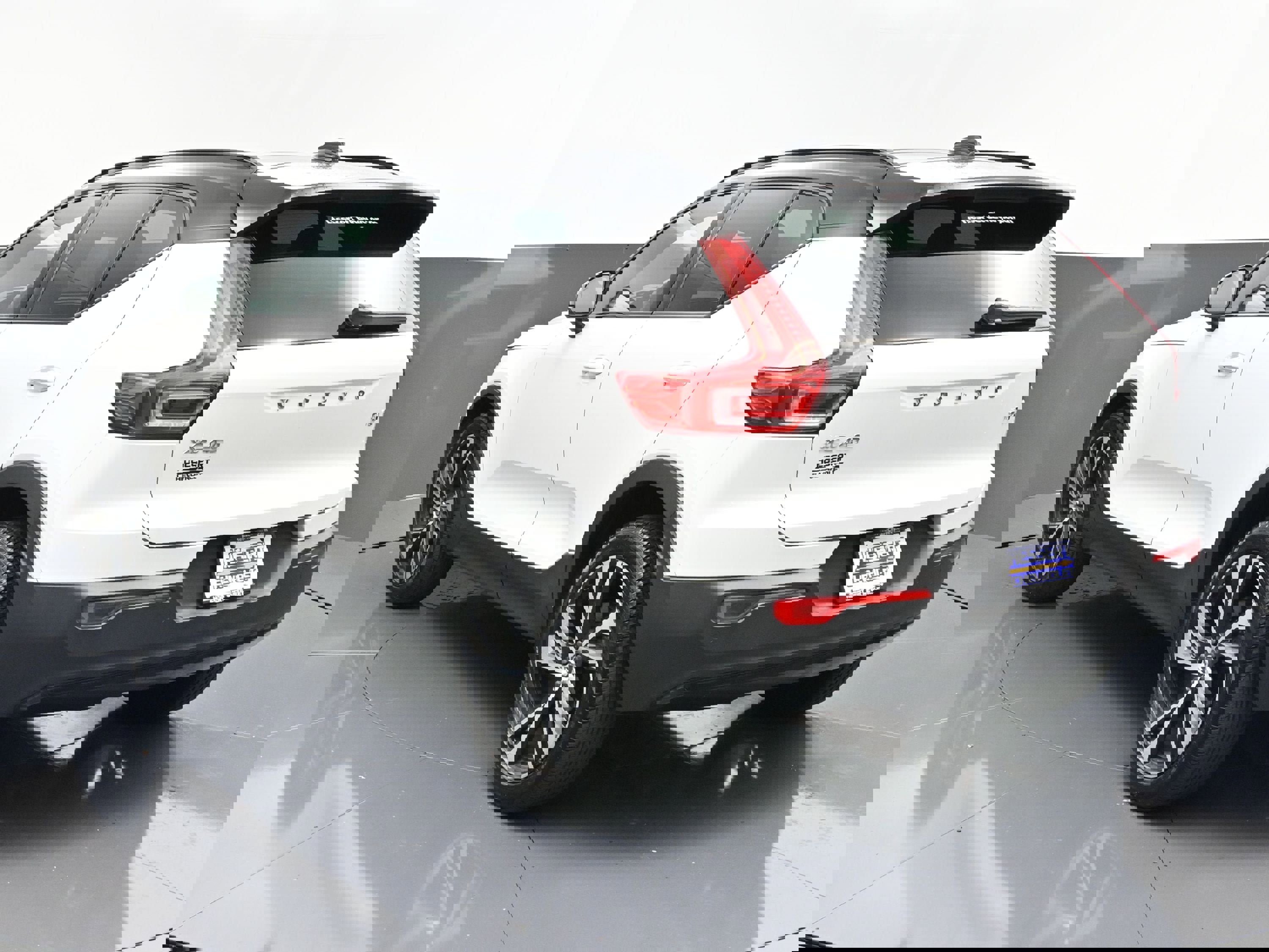 Used 2022 Volvo XC40 T5 R-Design image 5