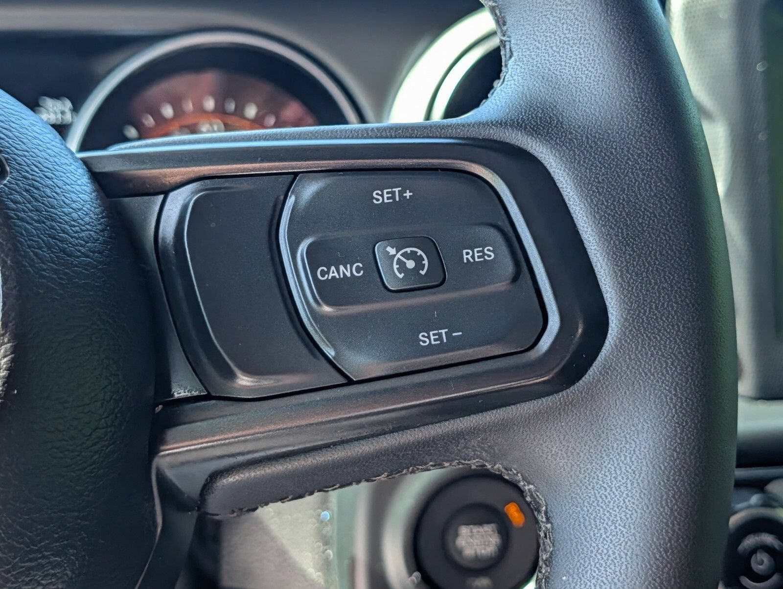 Used 2023 Jeep Gladiator Sport AWD/4WD image 35