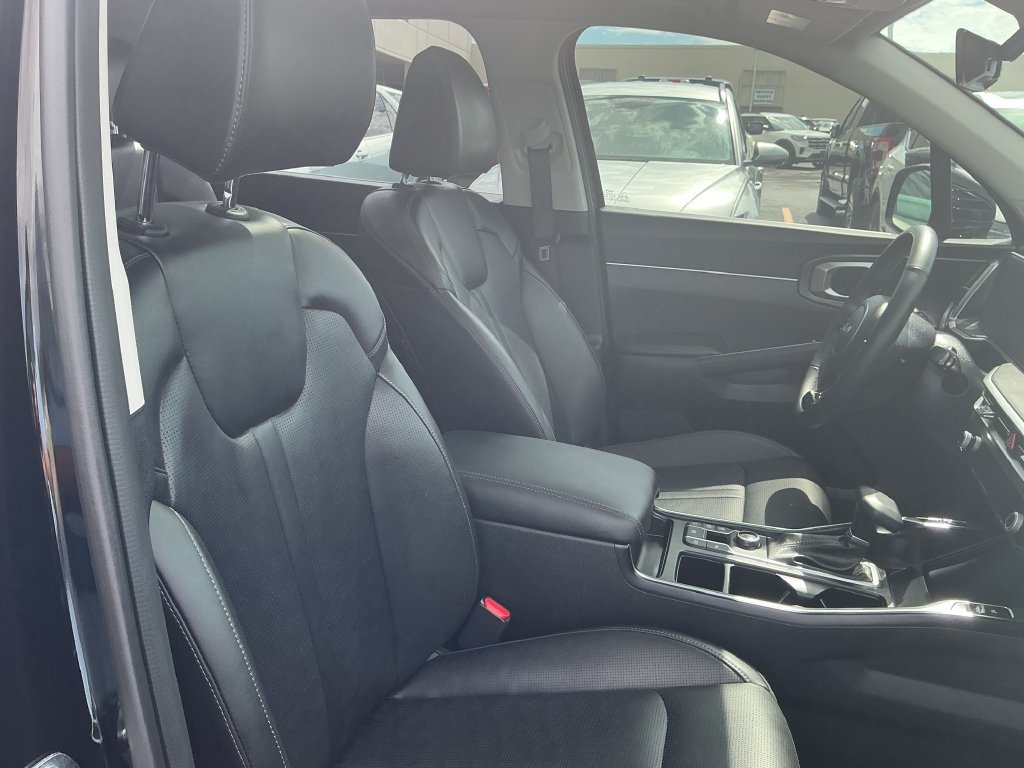 Used 2025 Kia Sorento EX w/ Panoramic Sunroof Package AWD/4WD image 16