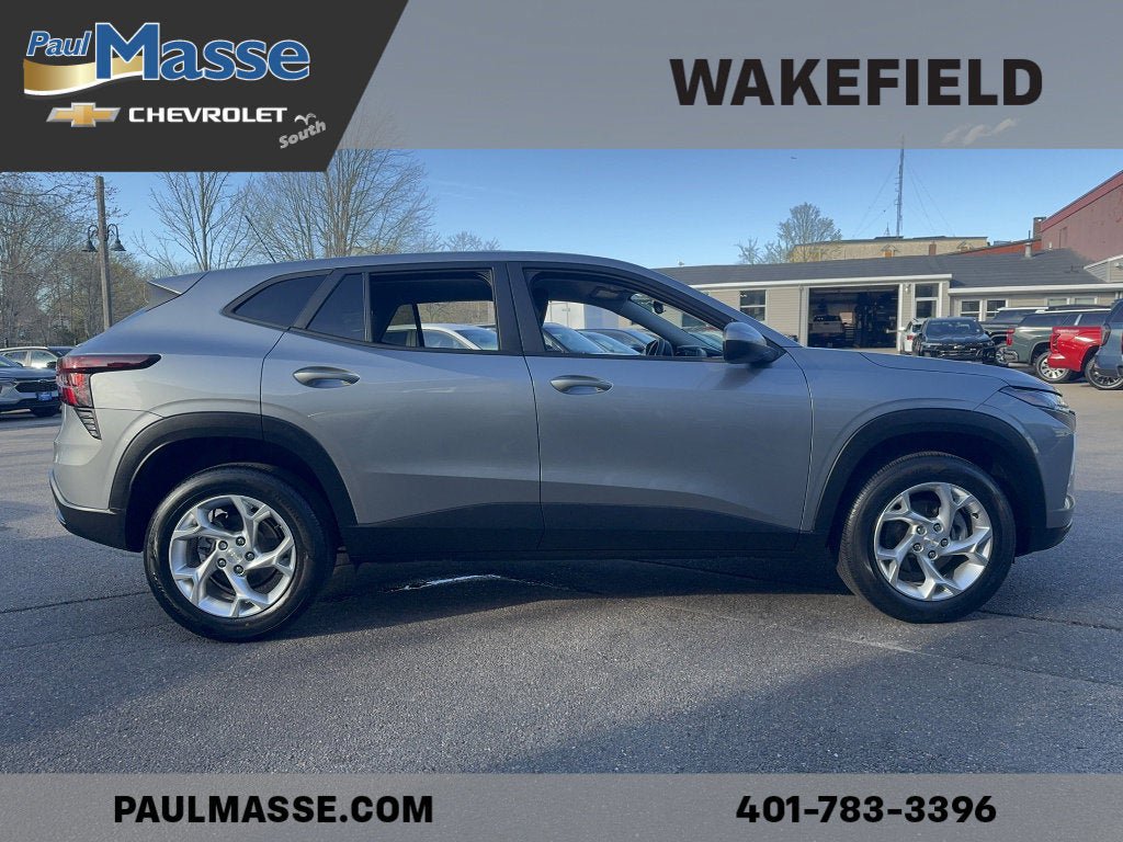 Used 2024 Chevrolet Trax LS w/ LS Convenience Package FWD image 4