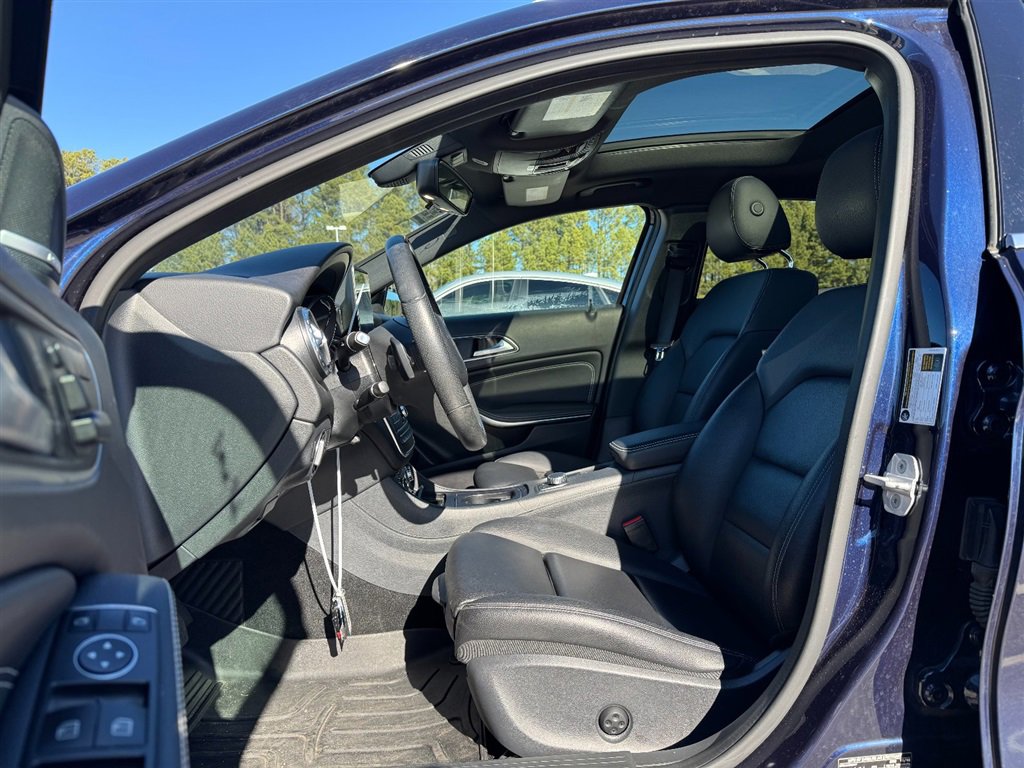 Used 2017 Mercedes-Benz GLA 250 4MATIC image 3