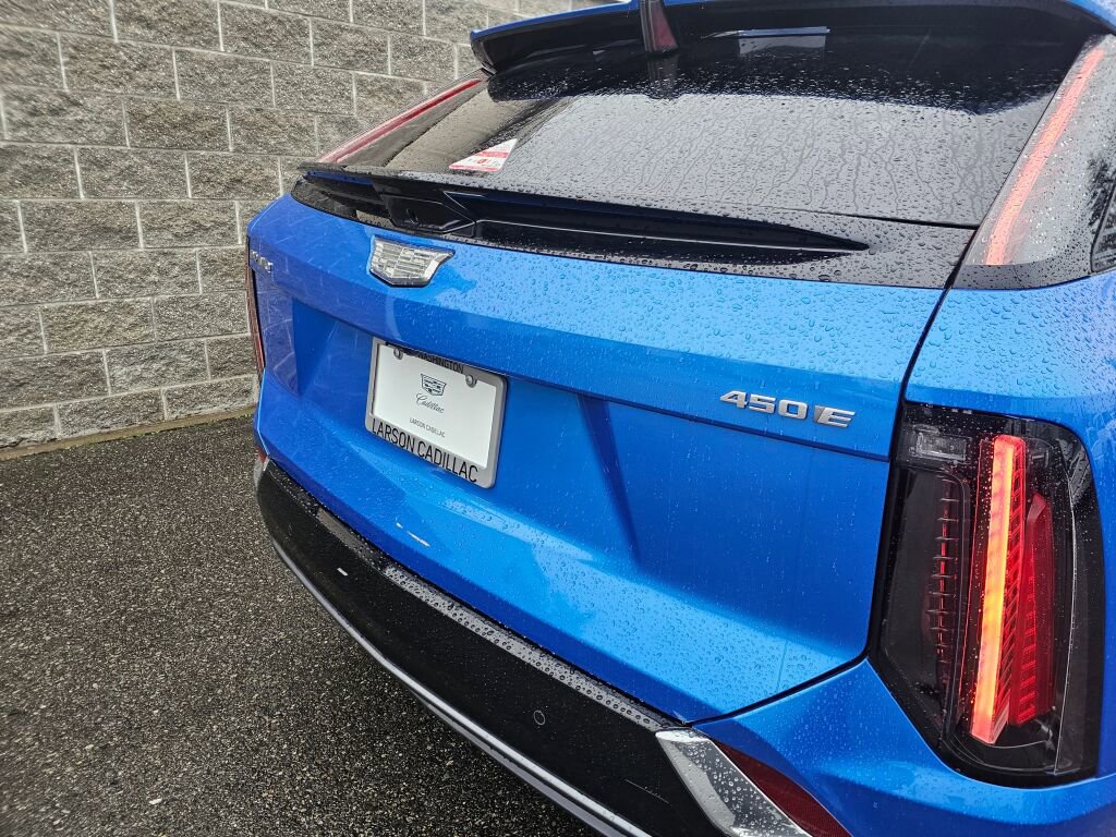 New 2026 Cadillac Optiq Luxury 1 image 17