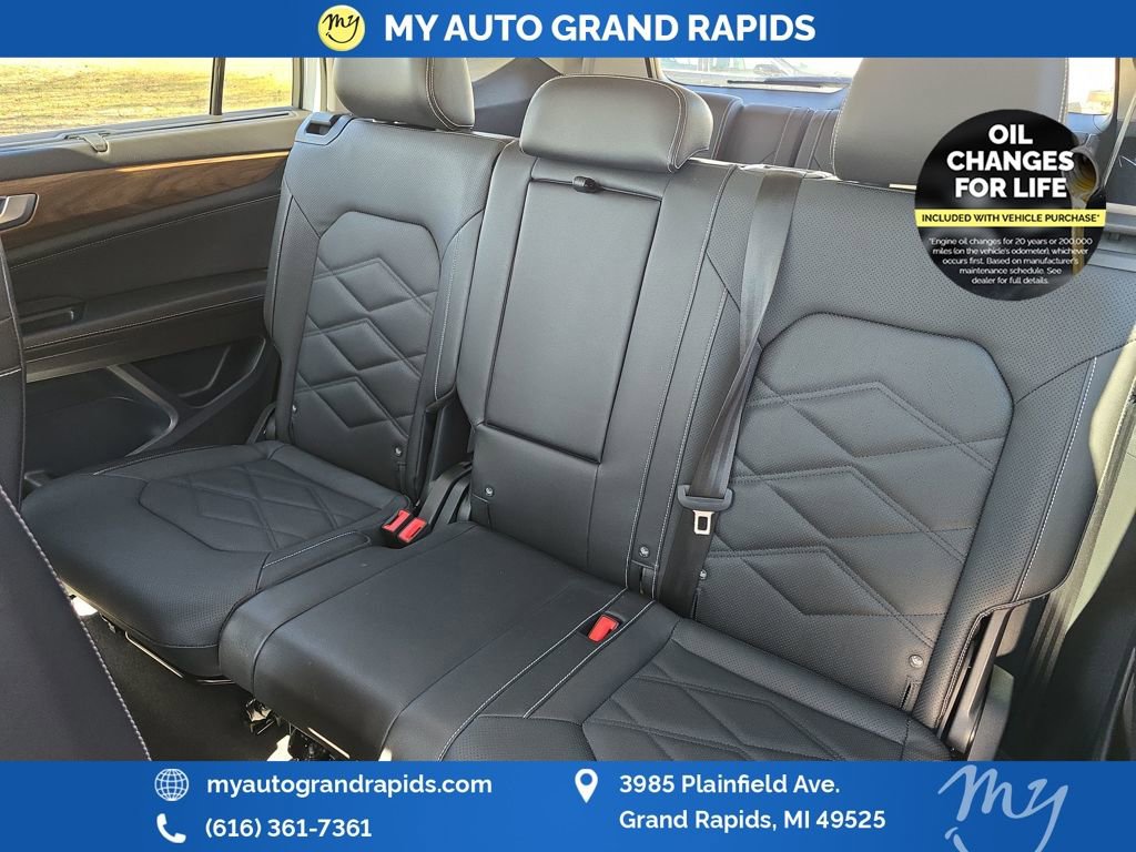Used 2025 Volkswagen Atlas SE image 27