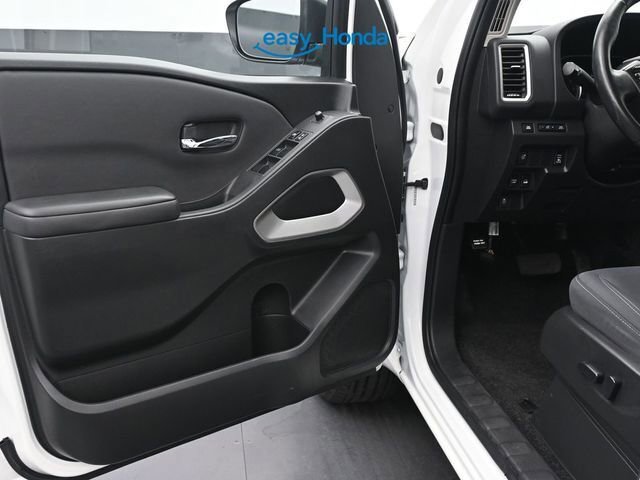 Used 2024 Nissan Frontier SV w/ SV Convenience Package image 17
