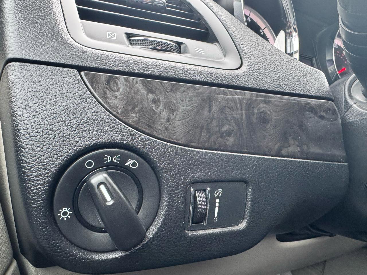 Used 2012 Dodge Grand Caravan SXT image 18