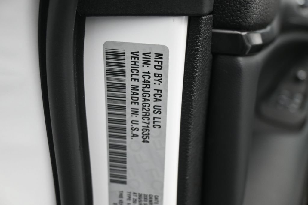 Used 2024 Jeep Grand Cherokee Altitude RWD image 17
