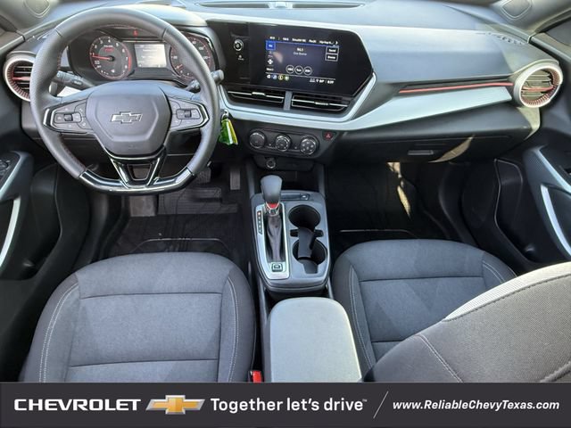 Used 2025 Chevrolet Trax RS w/ Sunroof Package FWD image 11