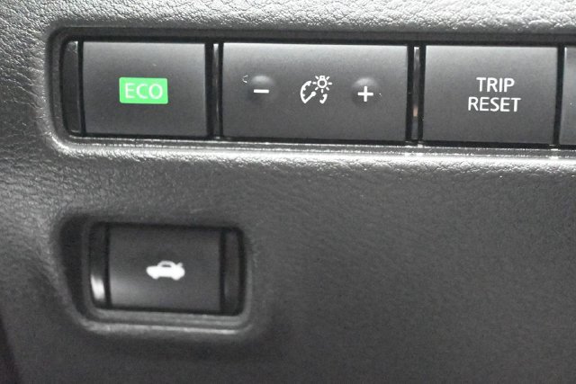 Used 2021 Nissan Sentra SR w/ Electronics Package FWD image 25