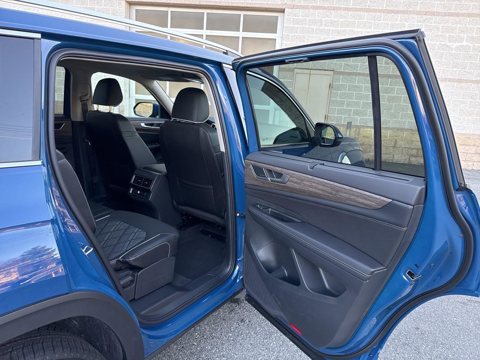 New 2025 Volkswagen Atlas SEL Premium R-Line image 35