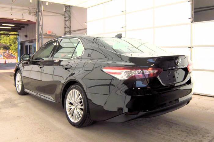 Used 2019 Toyota Camry XLE w/ Carpet Mat Package FWD image 5